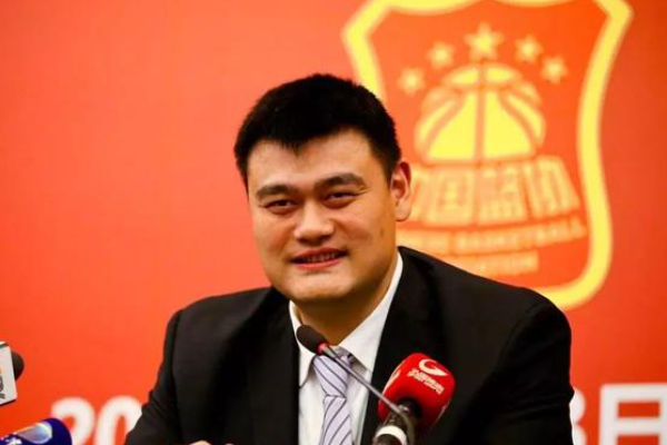 中國籃協(xié)現(xiàn)任主席是誰？